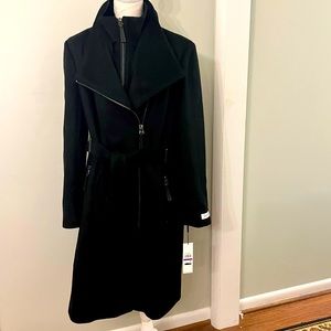 Stunning black wool double zipper Calvin Klein lined dress coat!